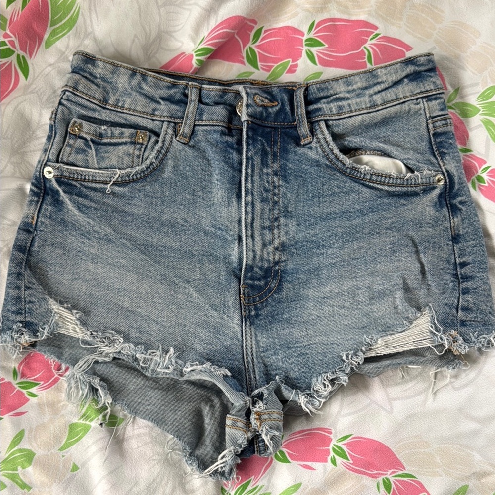 Zara Curved high-waisted denim shorts size 4